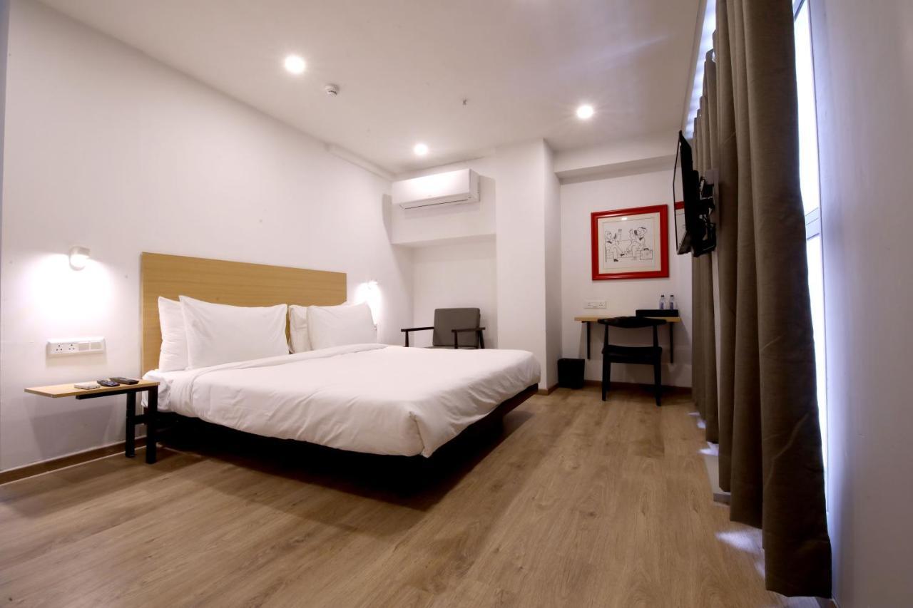 Crayon Hotels Gandhinagar Eksteriør bilde